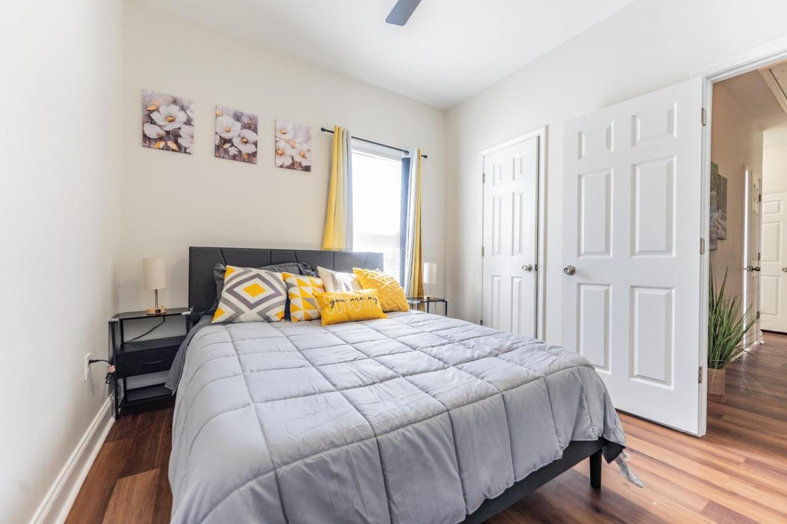 Holiday home Cozy 5 Bedroom - 2 Miles To Zoo, Aquarium