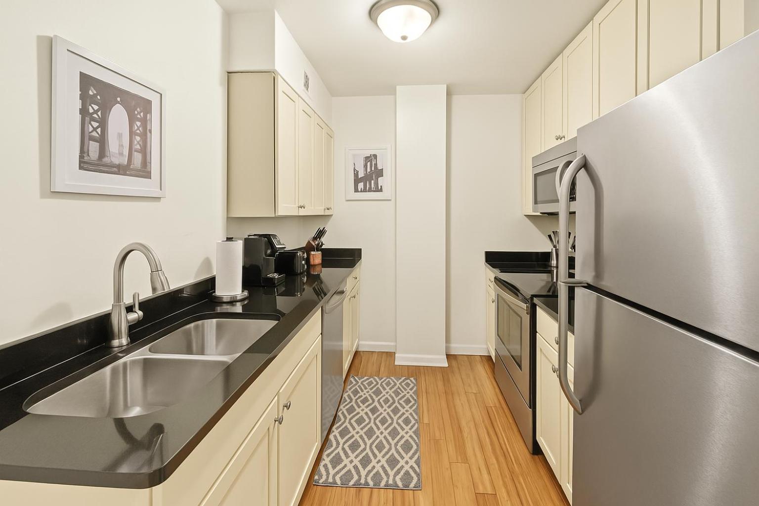2bed In Historic Dwntwn Highrise- District