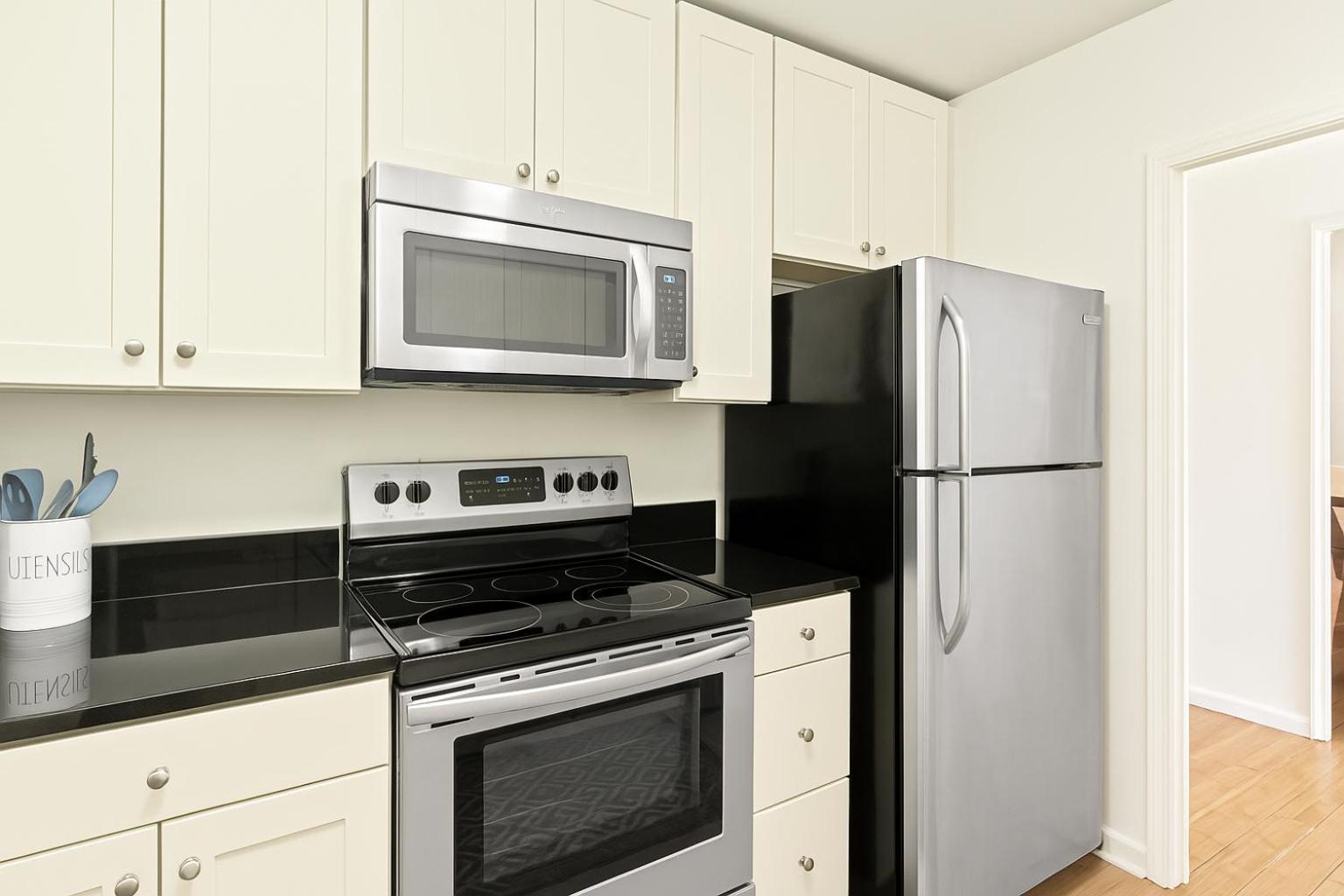 2bed In Historic Dwntwn Highrise- District Holiday home *