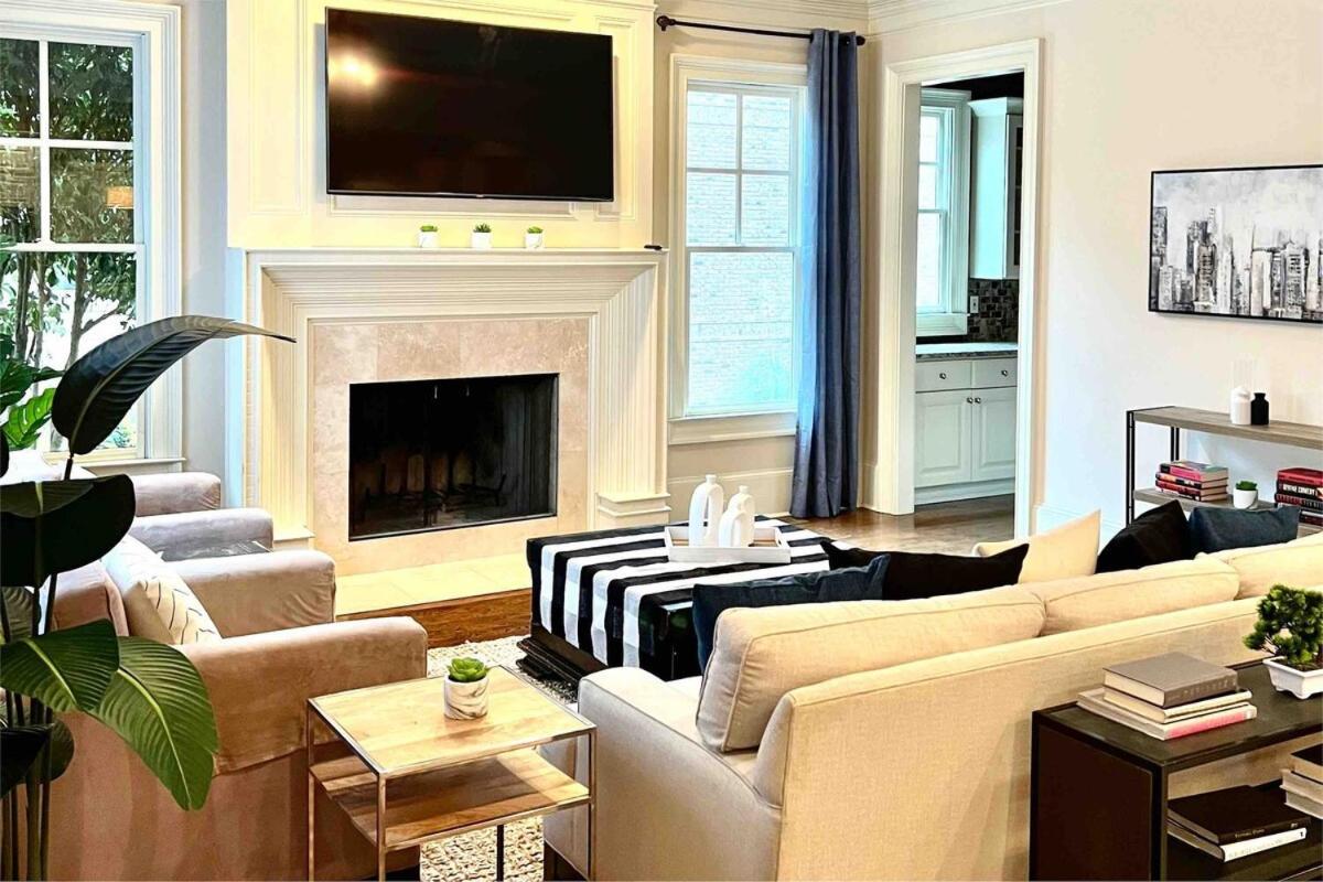 Luxury Buckhead Executive Oasis For Family Or Work