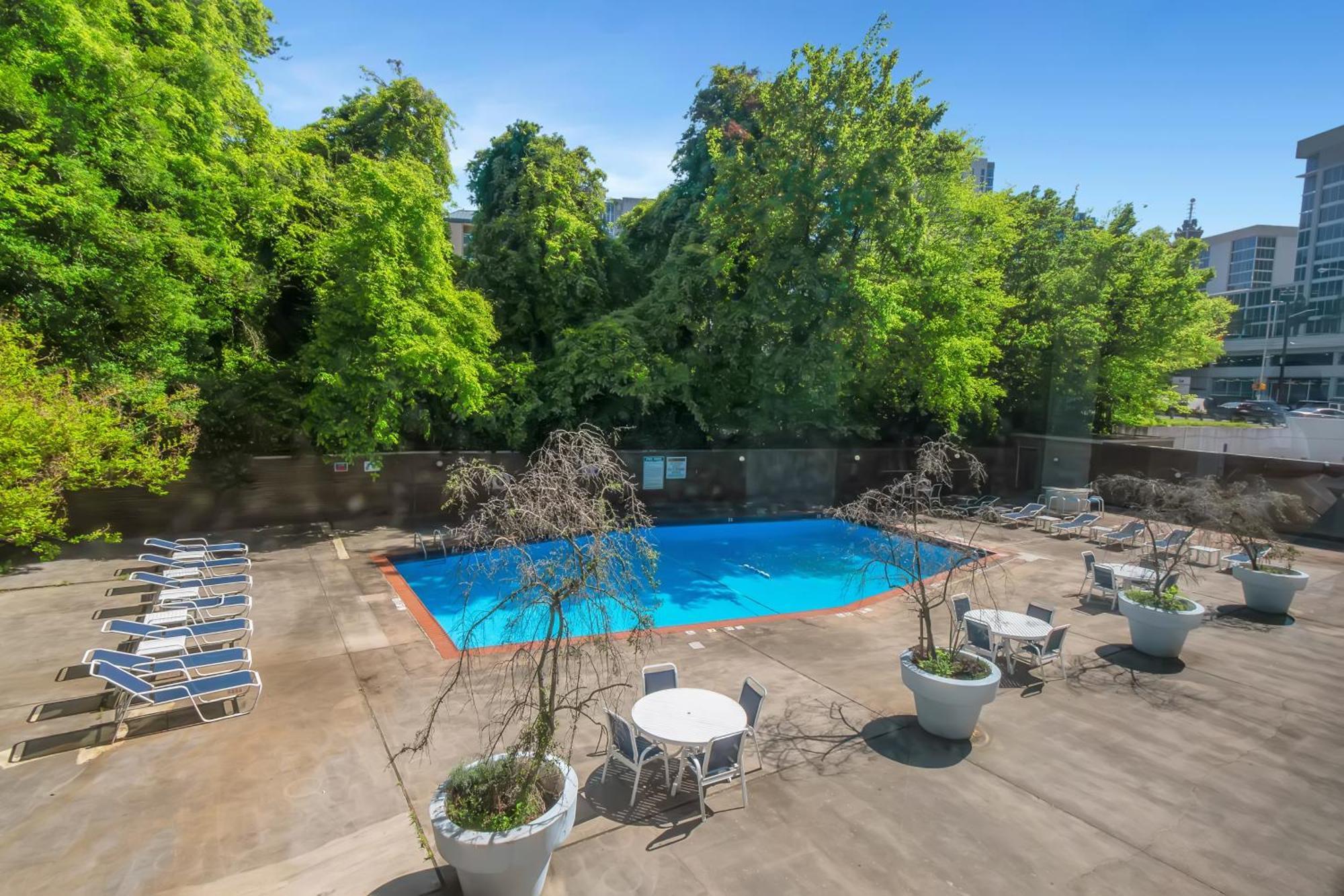 Perfect Dtwn 2 Bed W Cali King Bed And Gym Apartment *