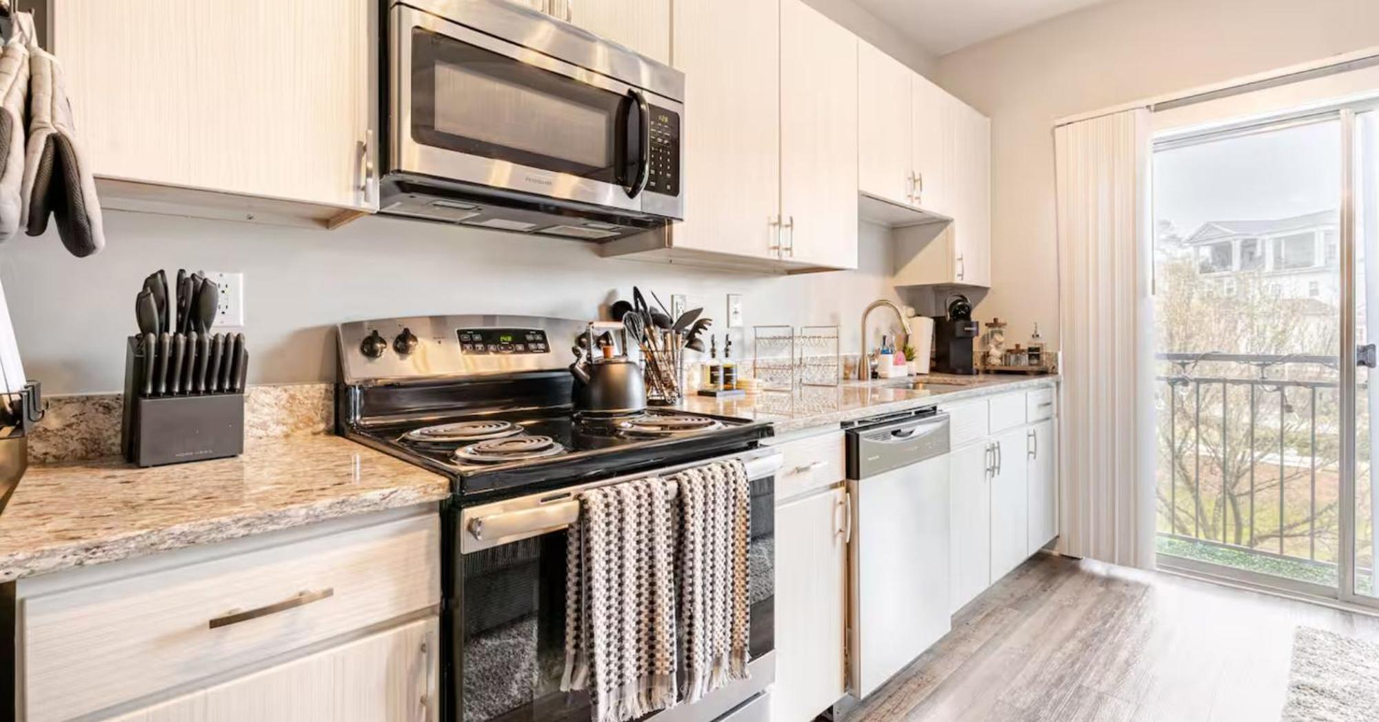 Apartment King Bed, Walk To Beltline Inman Park, Pets Welcome