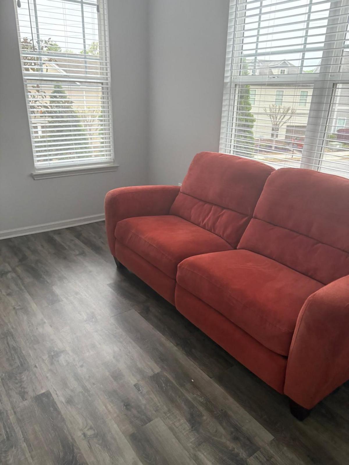 15 Minutes From Airport Charming 3 Bedroom