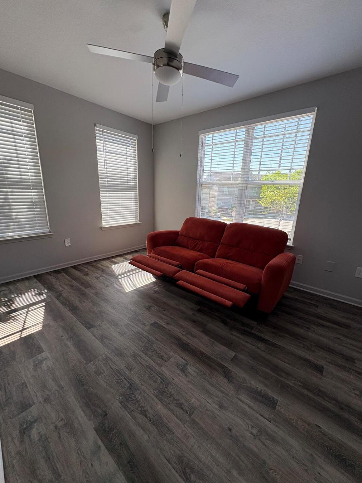 Apartment 15 Minutes From Airport Charming 3 Bedroom *