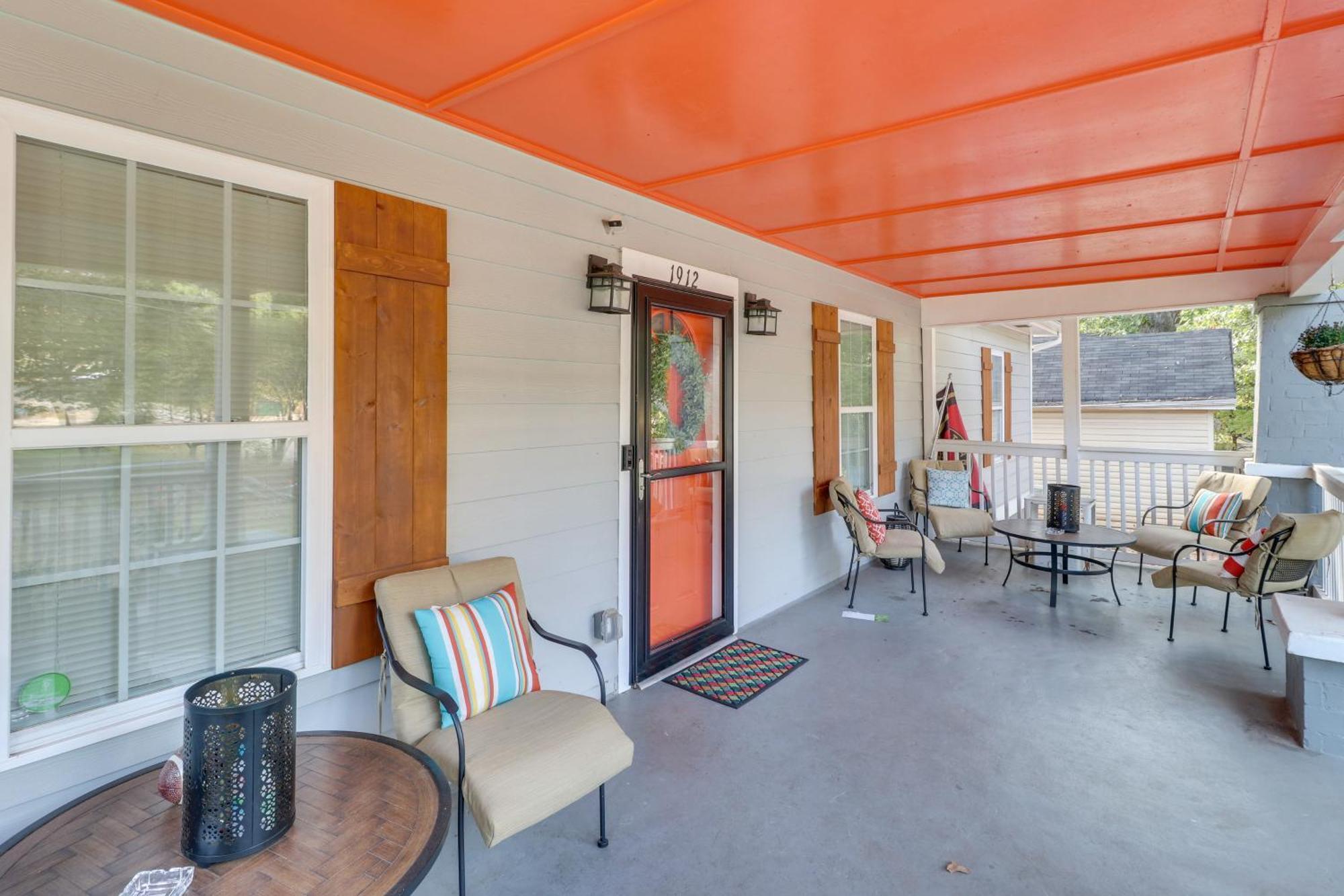 Holiday home Updated With Backyard, 10mi To Dtwn *