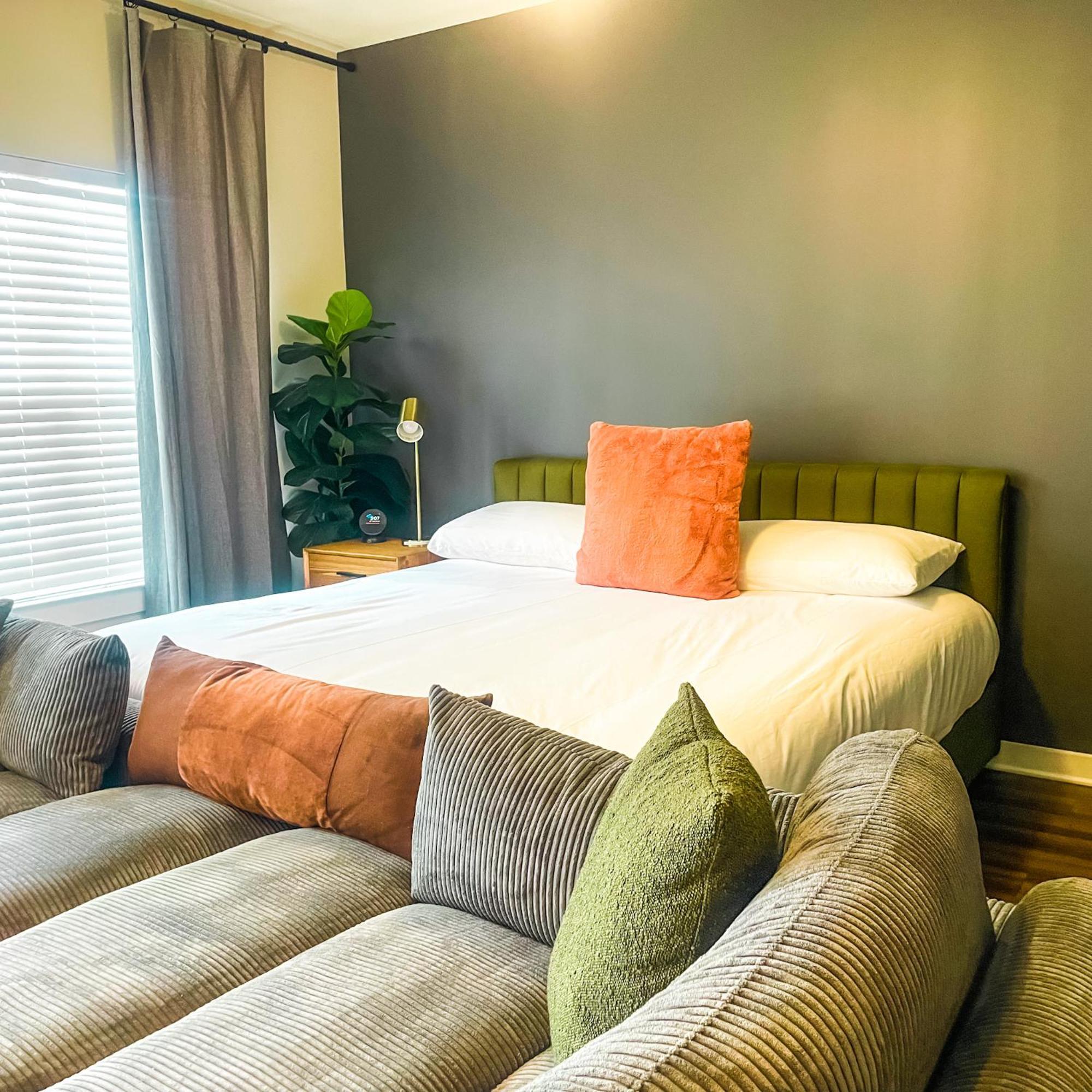 King Bed, Walk To Beltline Inman Park, Pets Welcome Apartment Atlanta