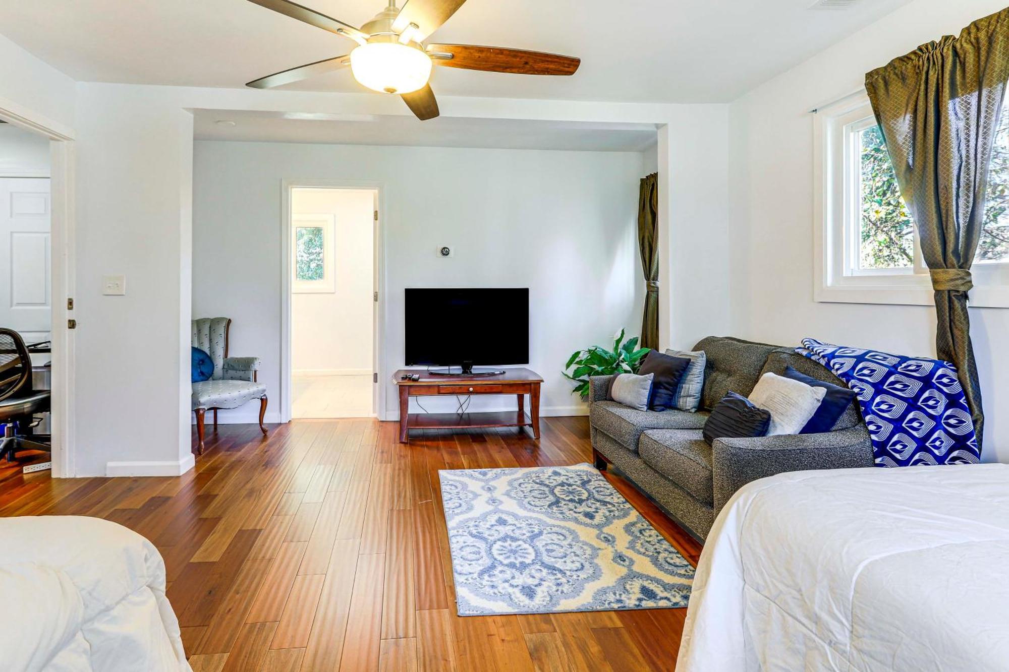 Holiday home 12 Mi To Dtwn With Patio And Grill!