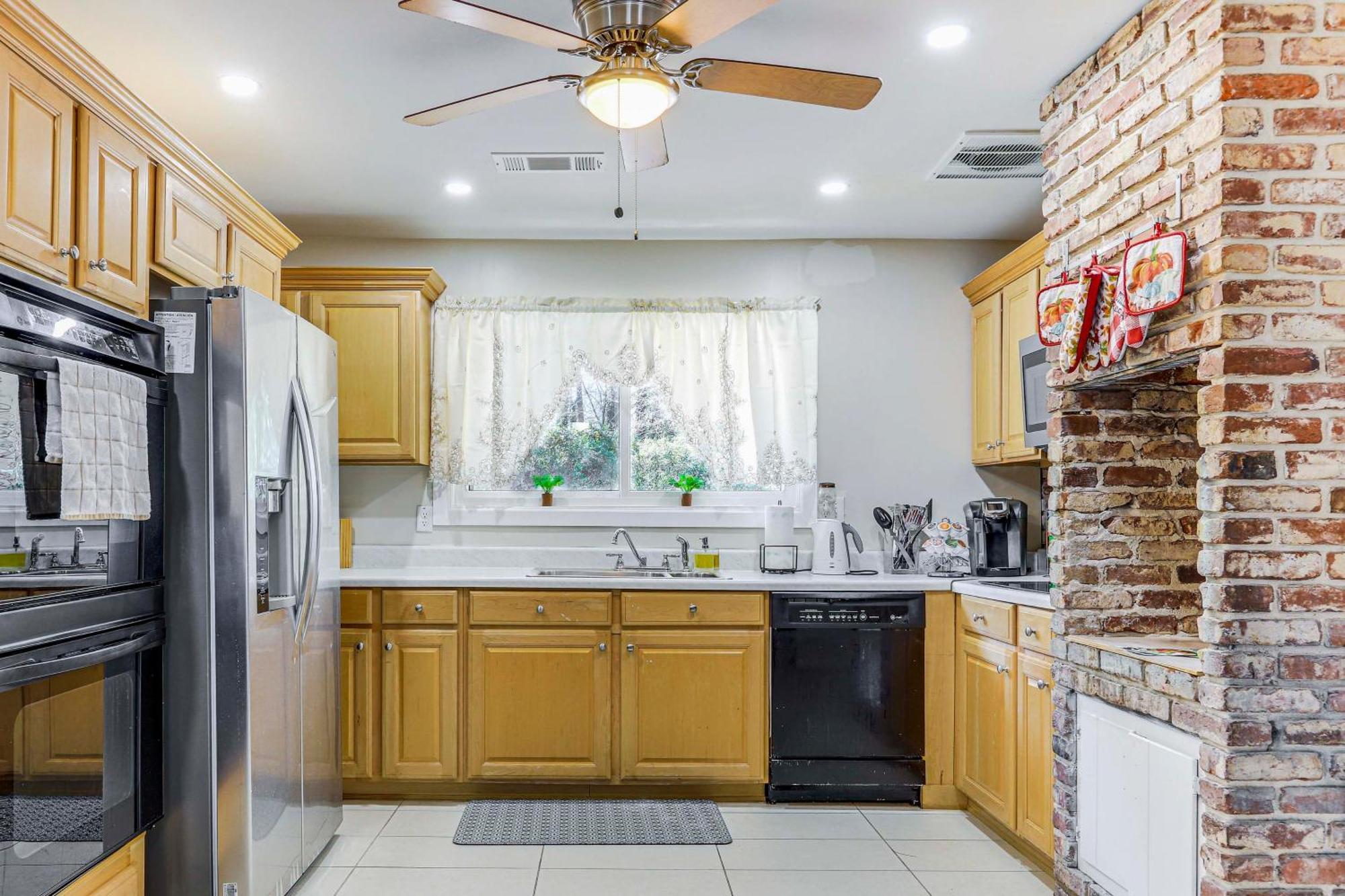 Holiday home 12 Mi To Dtwn With Patio And Grill! Atlanta