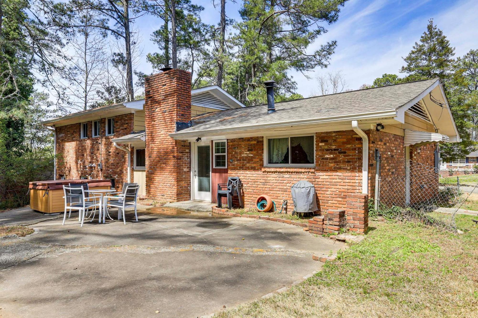 Holiday home 12 Mi To Dtwn With Patio And Grill!