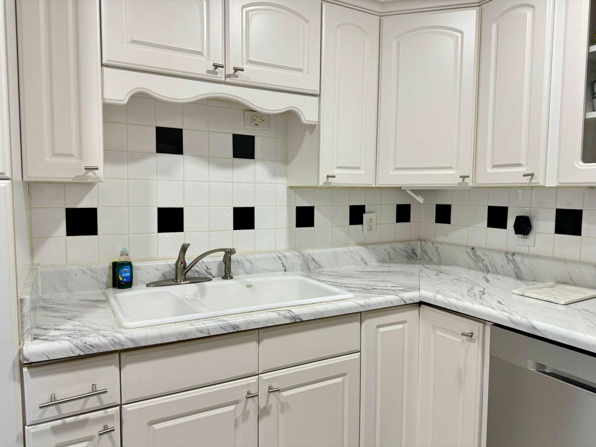 Downtown View Renovated 2 Beds Free Parking Lm1503 *
