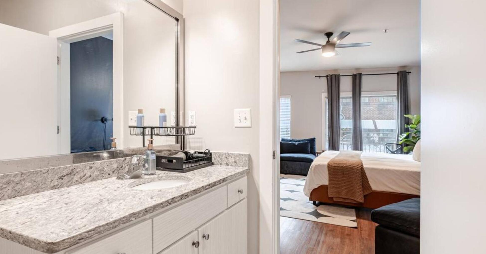 Apartment Studio Apt King Bed, Beltline Eastside Trail - Pets Welcome! Atlanta