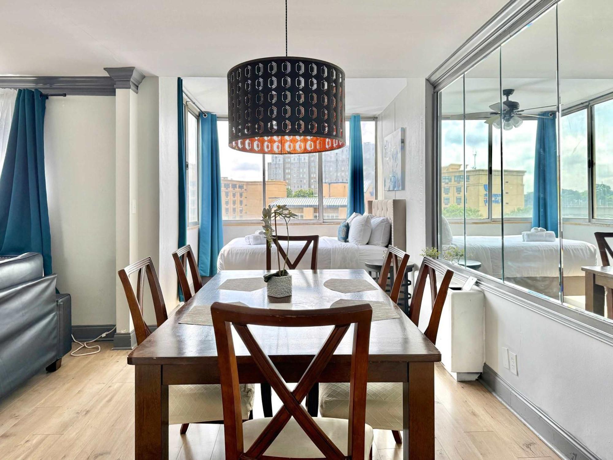 Downtown 24h Concierge 3 Bds 2br Onsite Parking Lm706