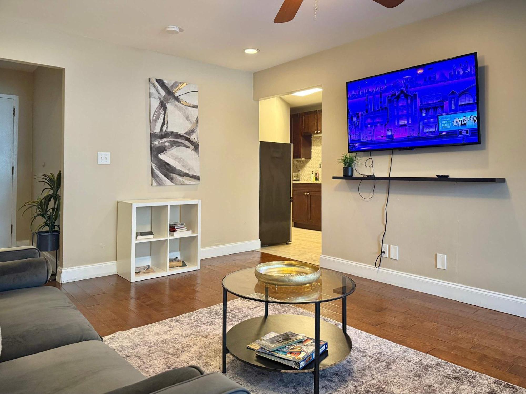Downtown! 2bd View Onsite Parking King Lm809 Holiday home