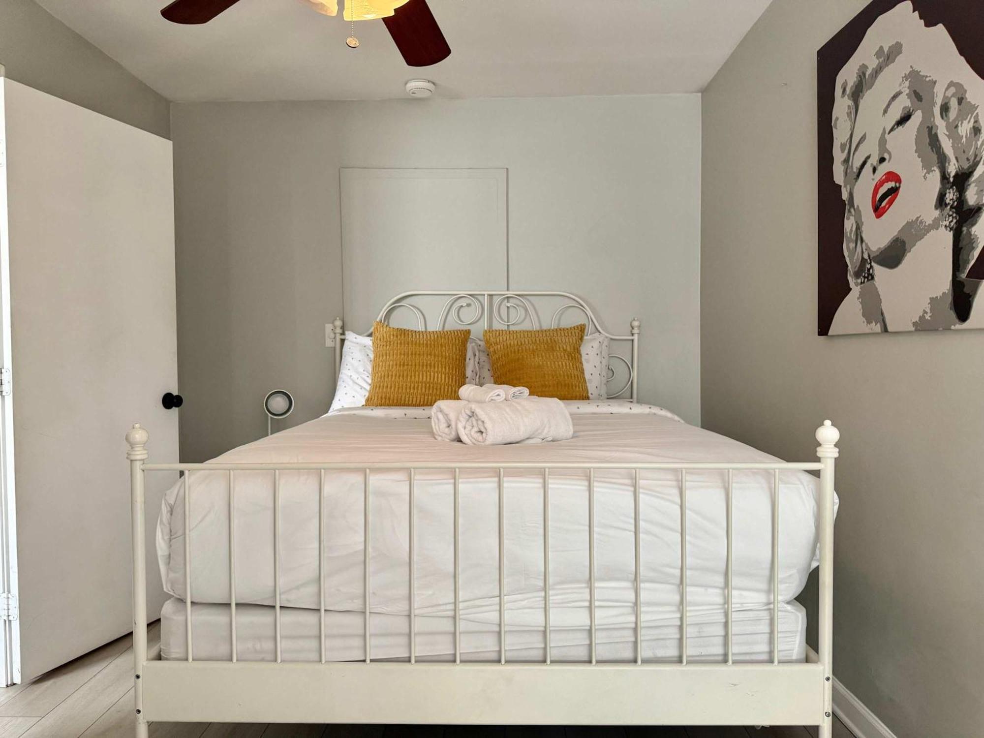 Heart Downtown 2bd New Paint Floor View Lm207 *