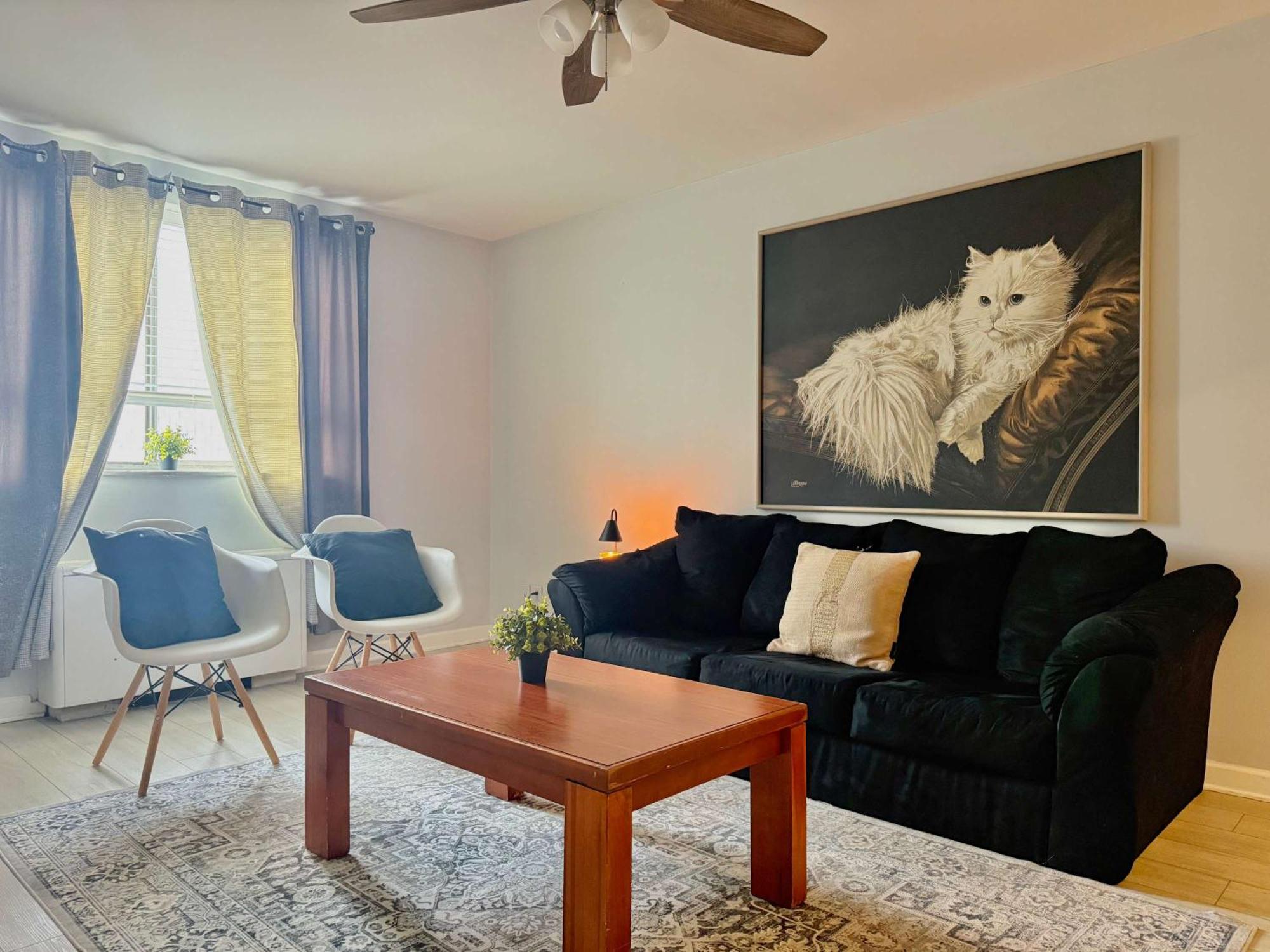 Heart Downtown 2bd New Paint Floor View Lm207 *