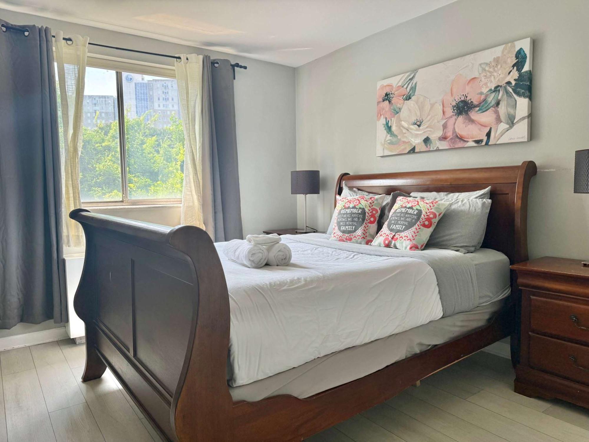 Heart Downtown 2bd New Paint Floor View Lm207 *
