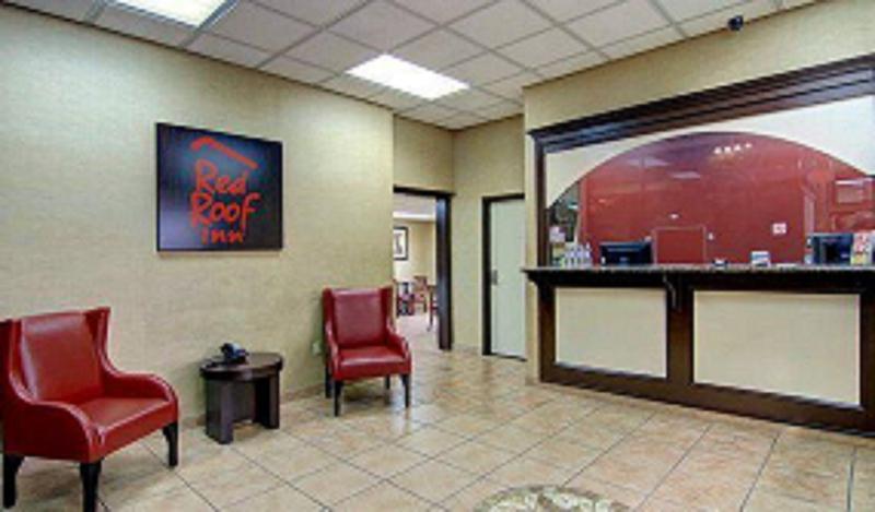 Red Roof - Six Flags Hotel 2*