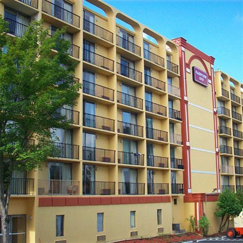 Knights Six Flags Hotel 3*