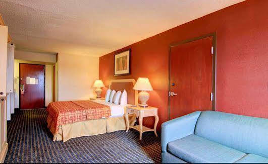 Hotel Red Roof - Six Flags