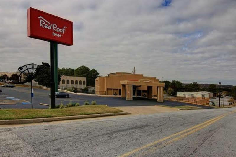 Red Roof - Six Flags Atlanta