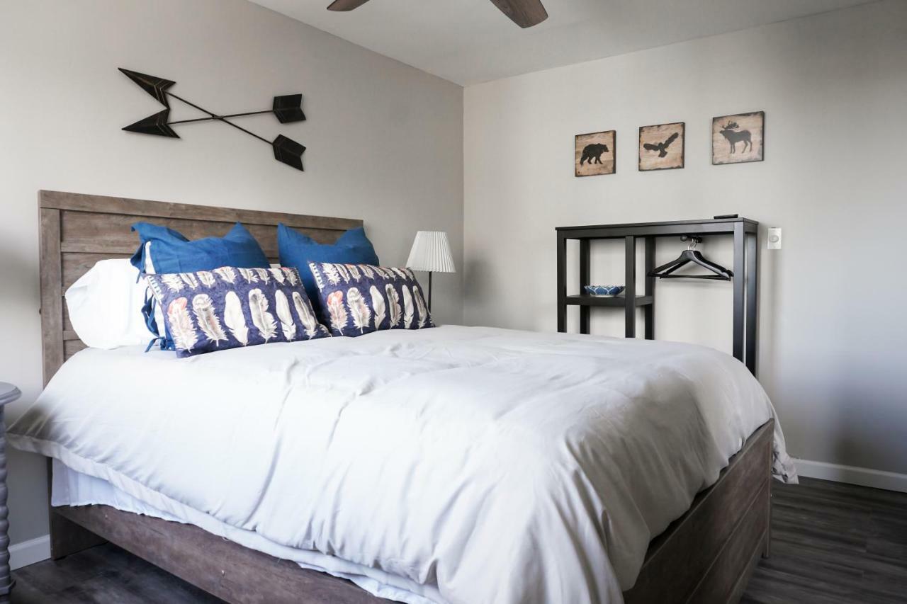 Welcoming Barn, 2 Bedroom & 1 Bath & Parking Apartment *