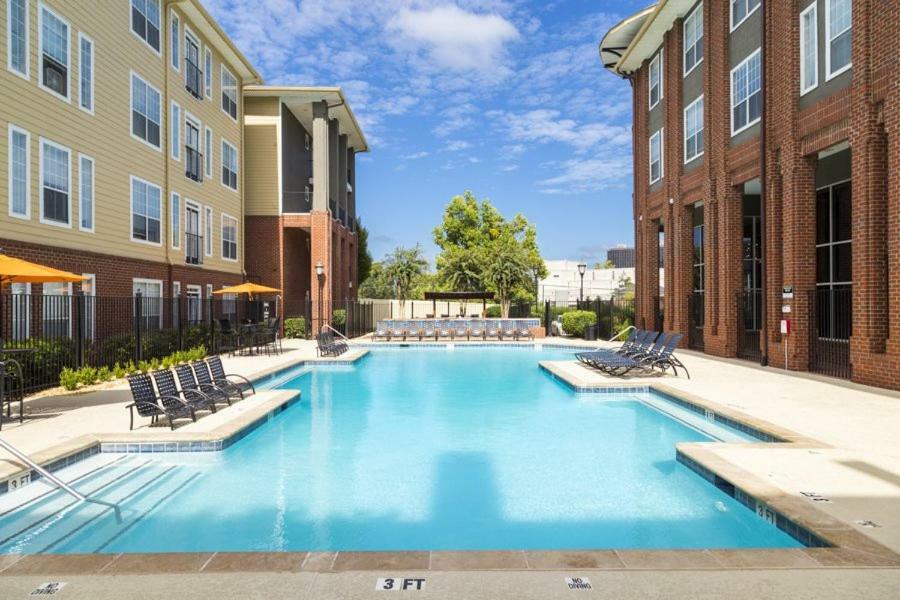 Luxe One Corporate Suites- Luxury Getaway Apartment *