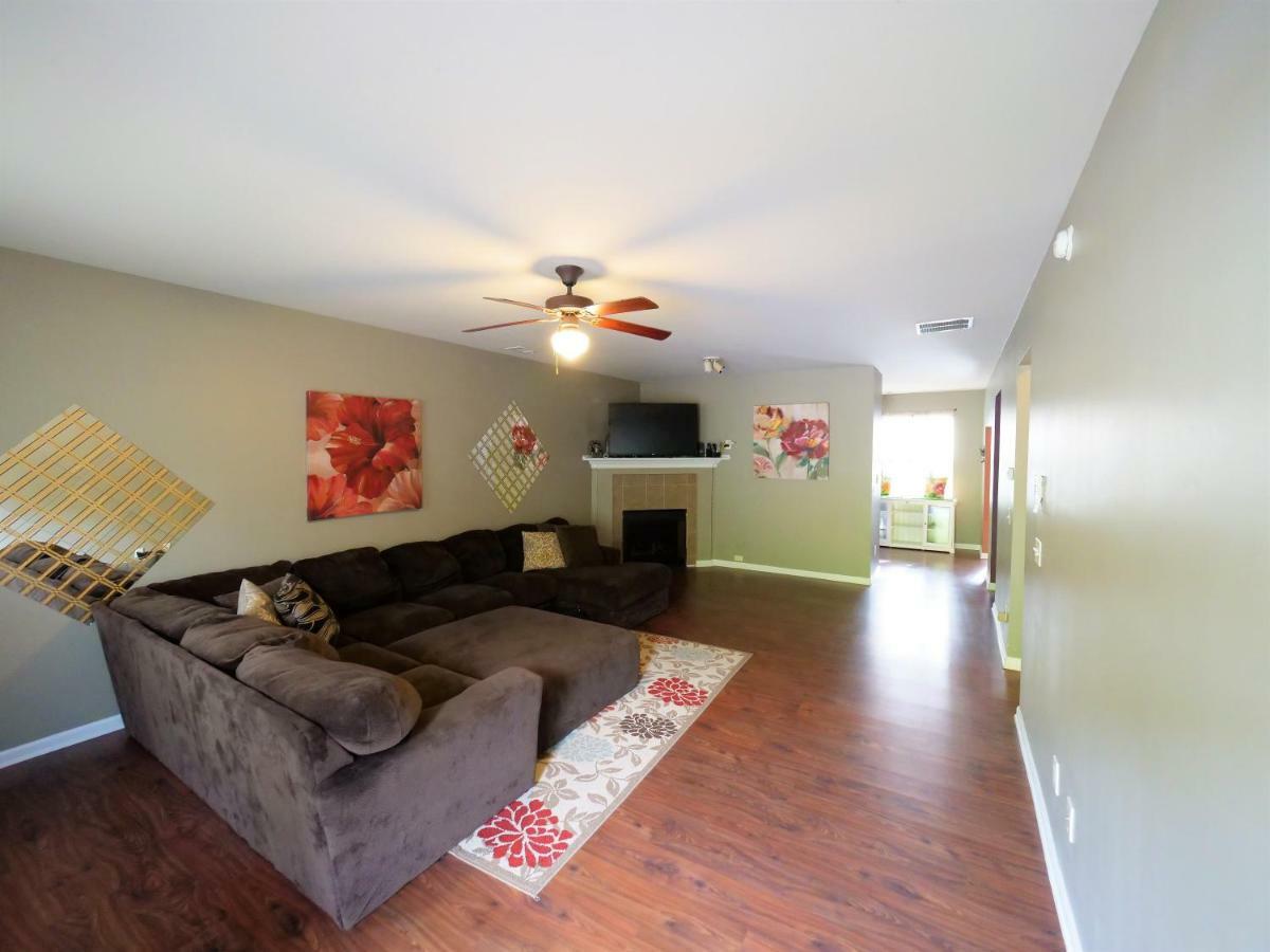Holiday home 2000 Sq.feet-10 Mins From Airport *