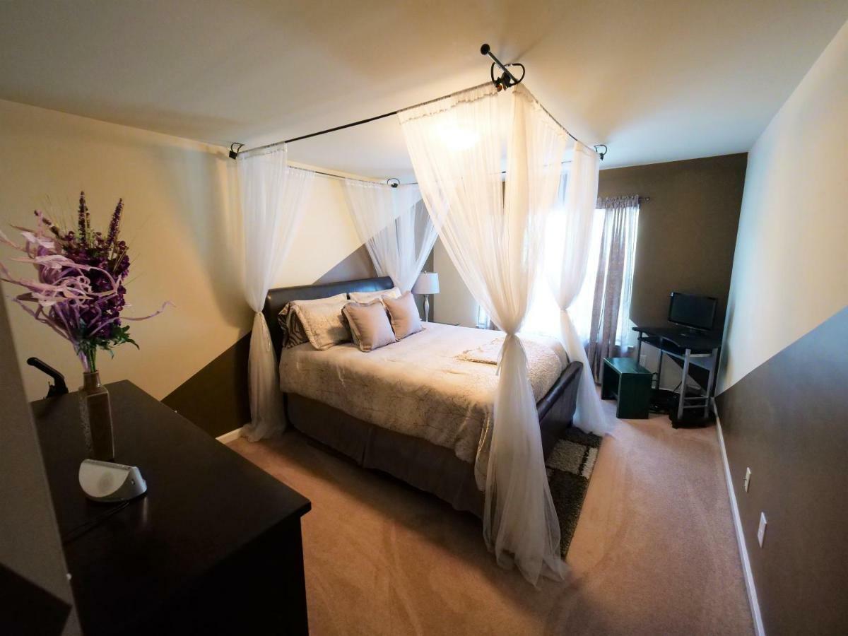 2000 Sq.feet-10 Mins From Airport Holiday home