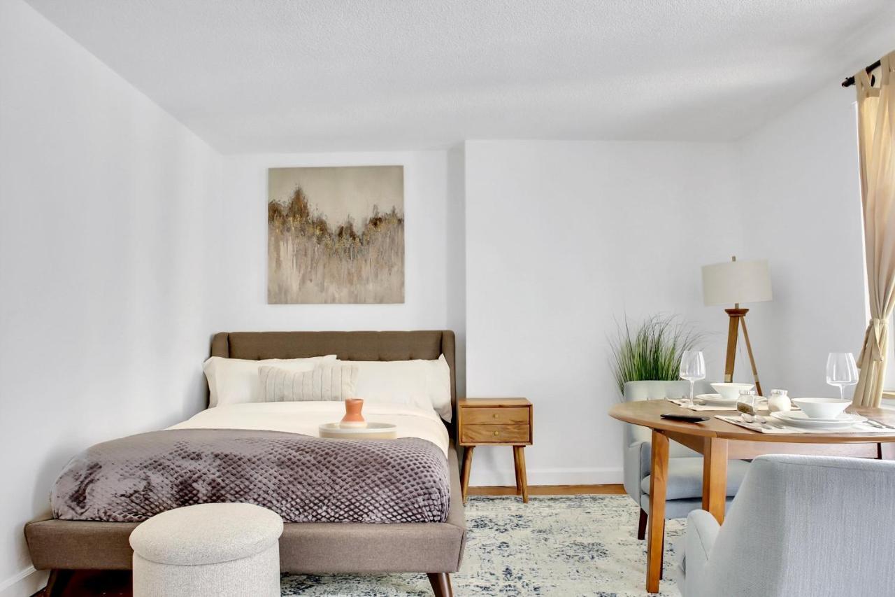 Downtown Studio W/amazing Location*self Check-in**