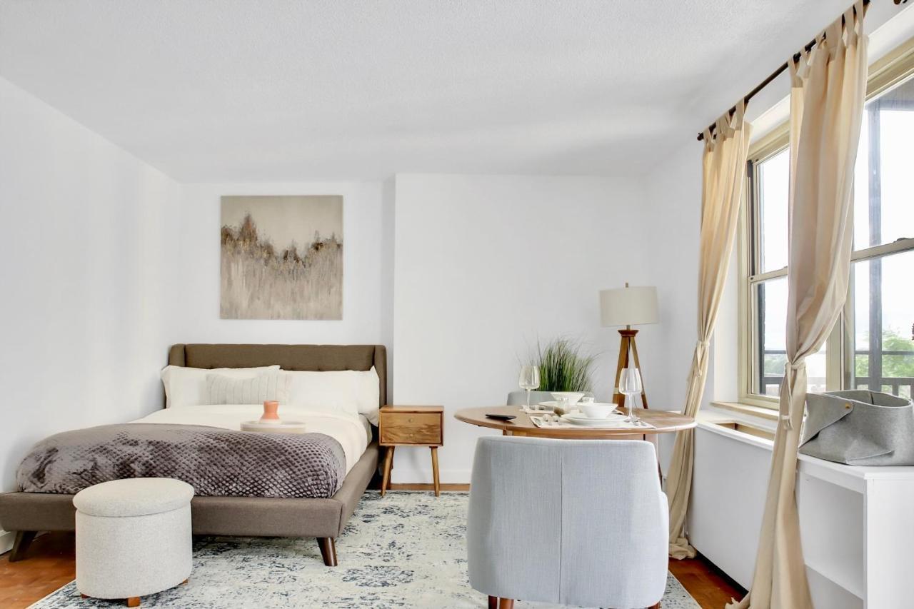 Downtown Studio W/amazing Location*self Check-in** Apartment