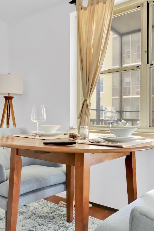 Downtown Studio W/amazing Location*self Check-in** Apartment