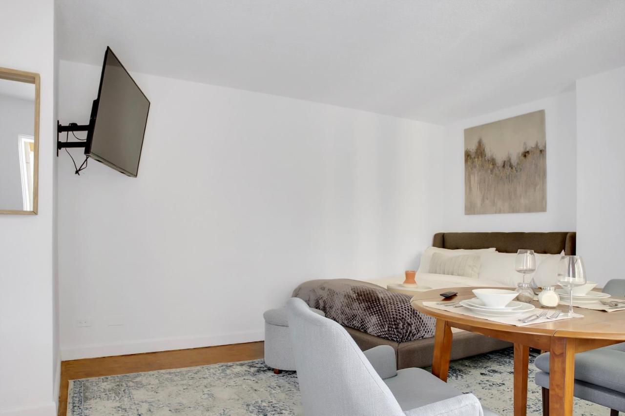 Downtown Studio W/amazing Location*self Check-in**