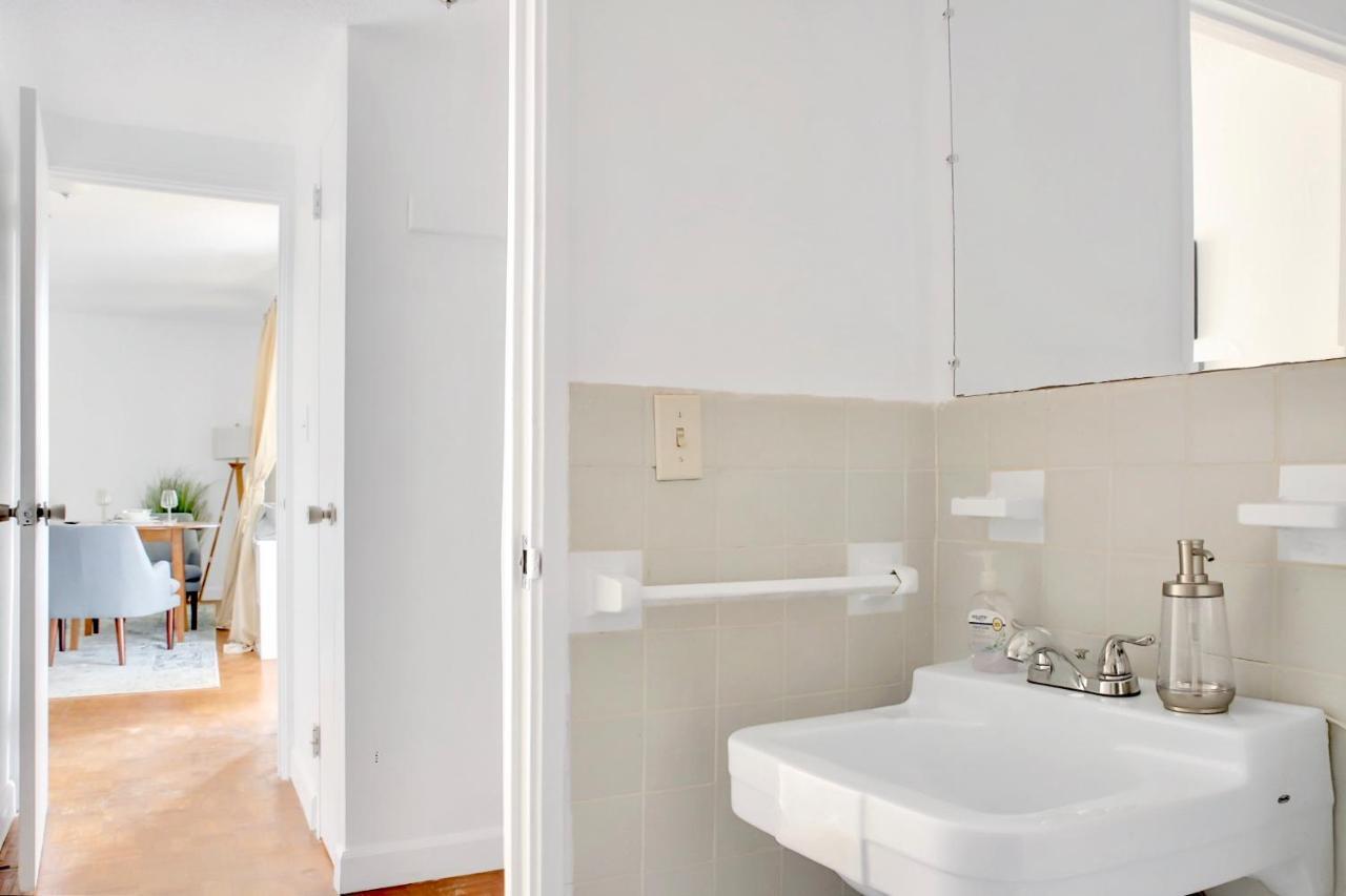 Apartment Downtown Studio W/amazing Location*self Check-in** *
