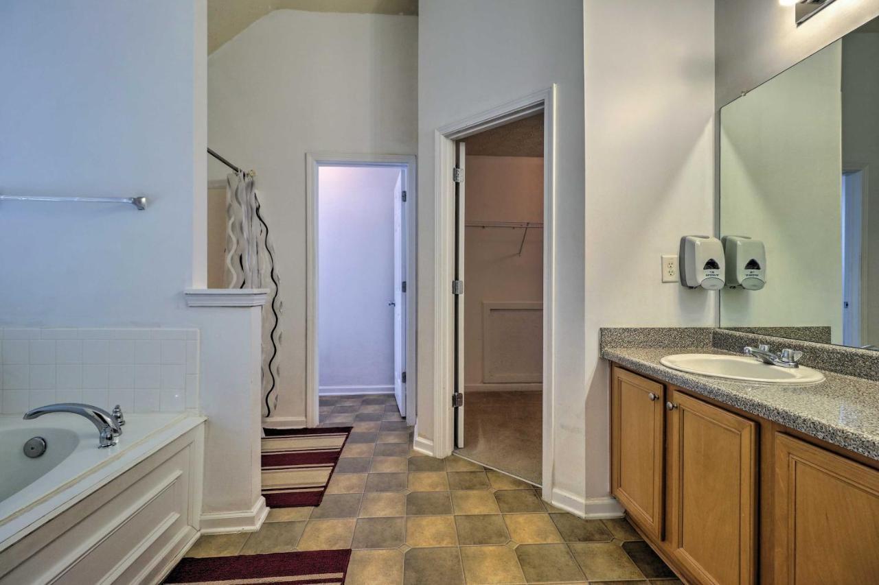 Holiday home Suburban Vacation - 20 Mi To Downtown Atlanta