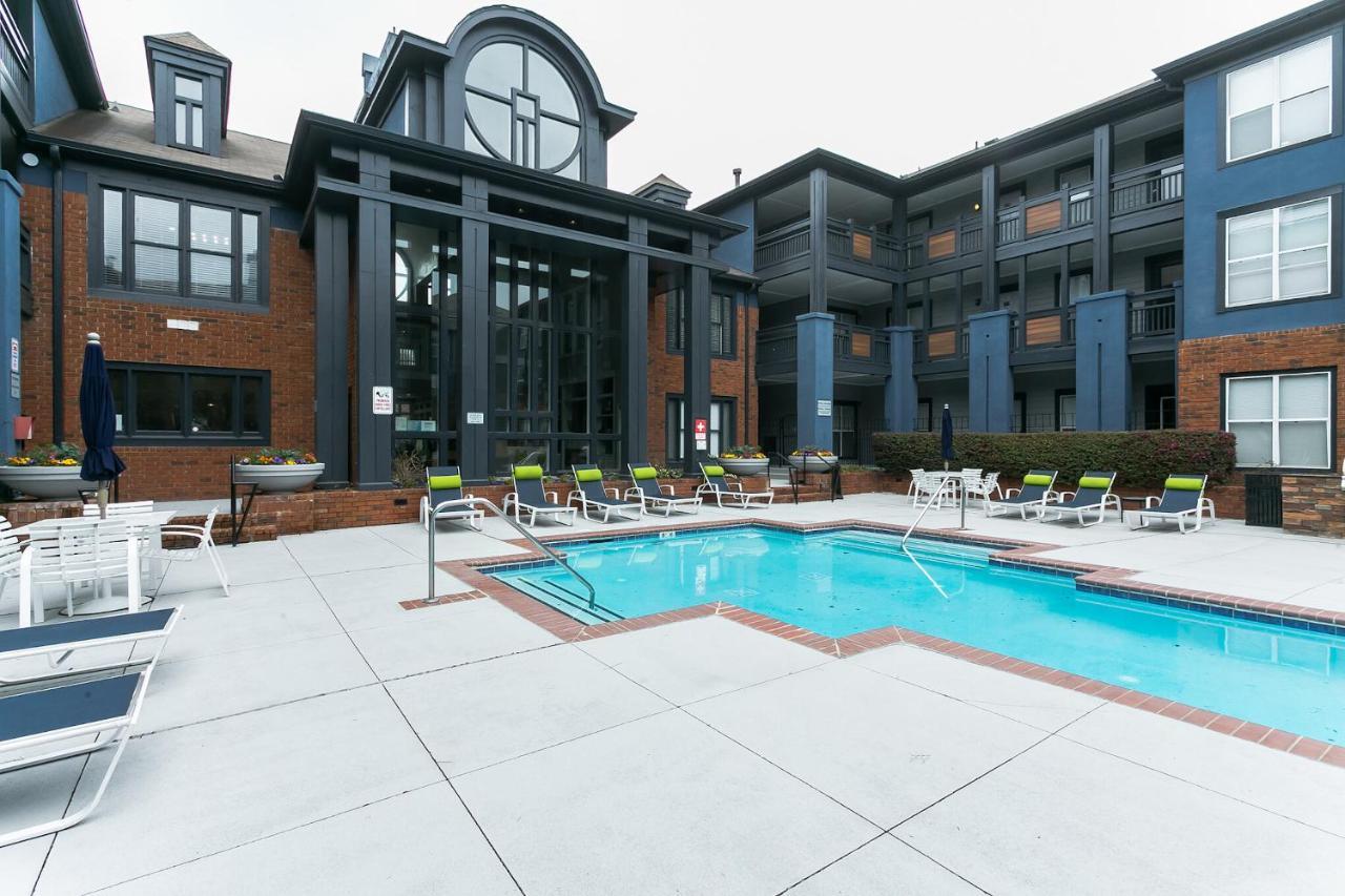 Luxury 3-bedroom Flat + Pool + Gym Apartment *