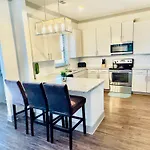 Buckhead Quarters- Spacious With Private Balcony