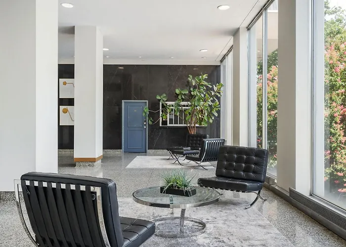 Downtown! City View Location Onsite Parking Lm1207