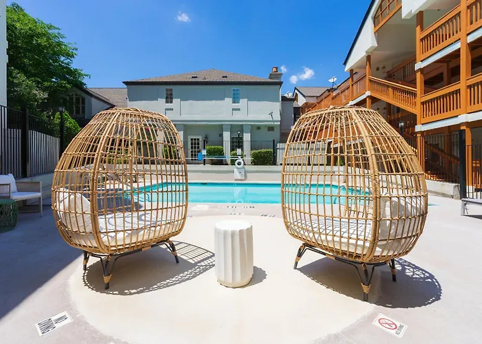 Chic Condo Retreat In Central Buckhead Atlanta
