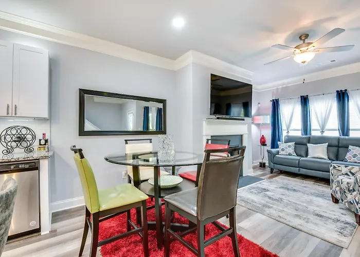 Atlanta Home With Patio, 8 Mi To Downtown And Aquarium