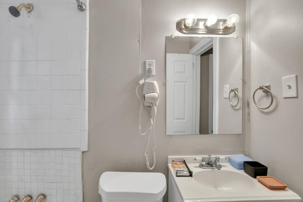 Holiday home Remodeled Bathrooms Stylish Luxe Bungalow