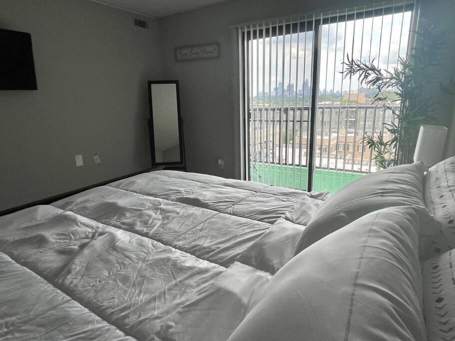 Modern 2 Bedroom 2 Bathroom Unit In Apartment