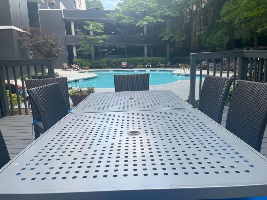Modern 2 Bedroom 2 Bathroom Unit In