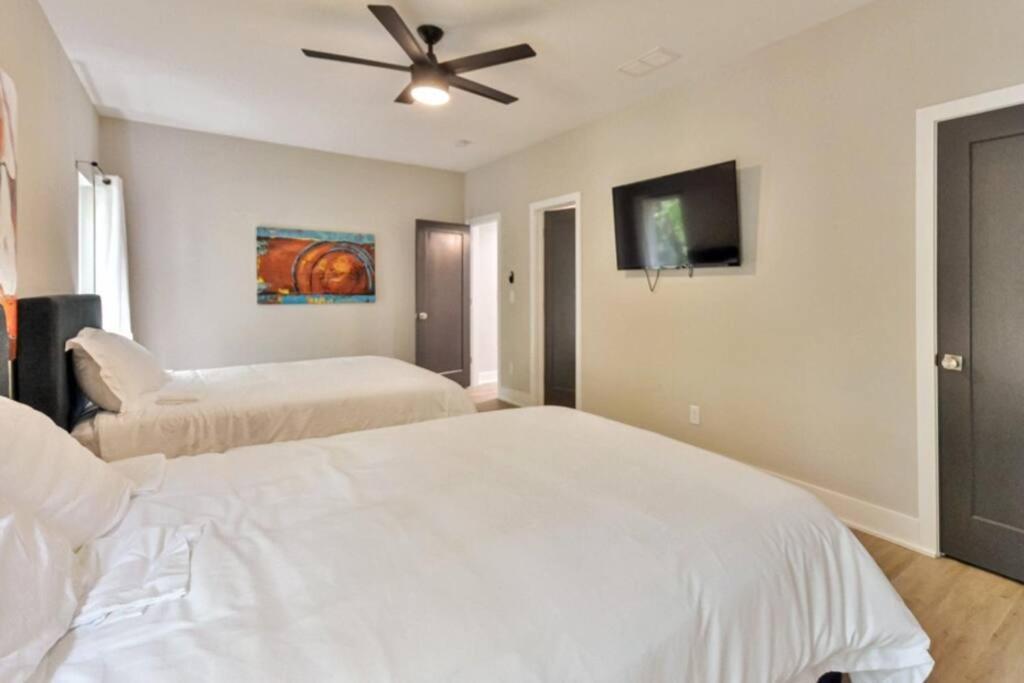 New Modern Near Ga Tech Holiday home