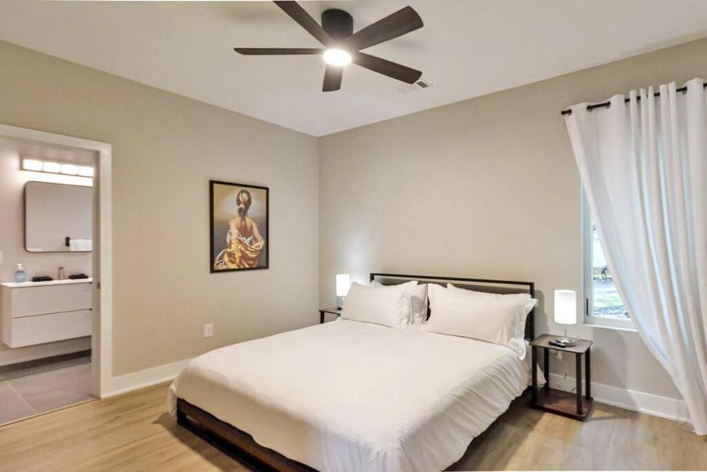 New Modern Near Ga Tech Holiday home *