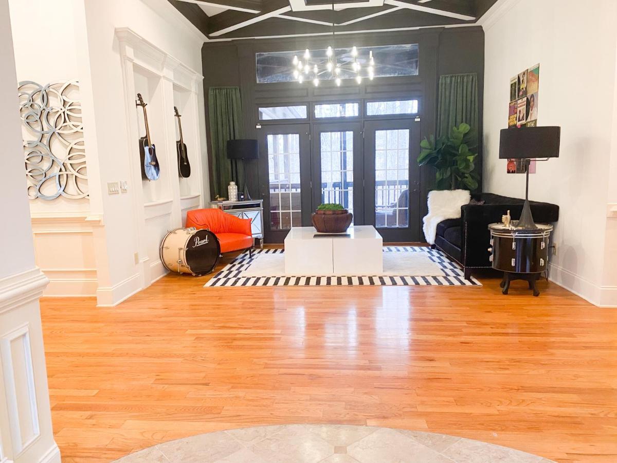 Chateau Willine Mansion Sleeps 10 Atlanta