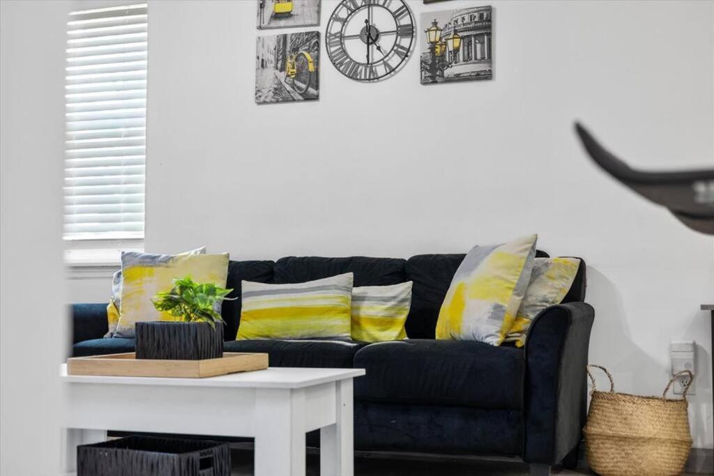 New! Modern Comforts W/ 4beds/3br Sleeps 8