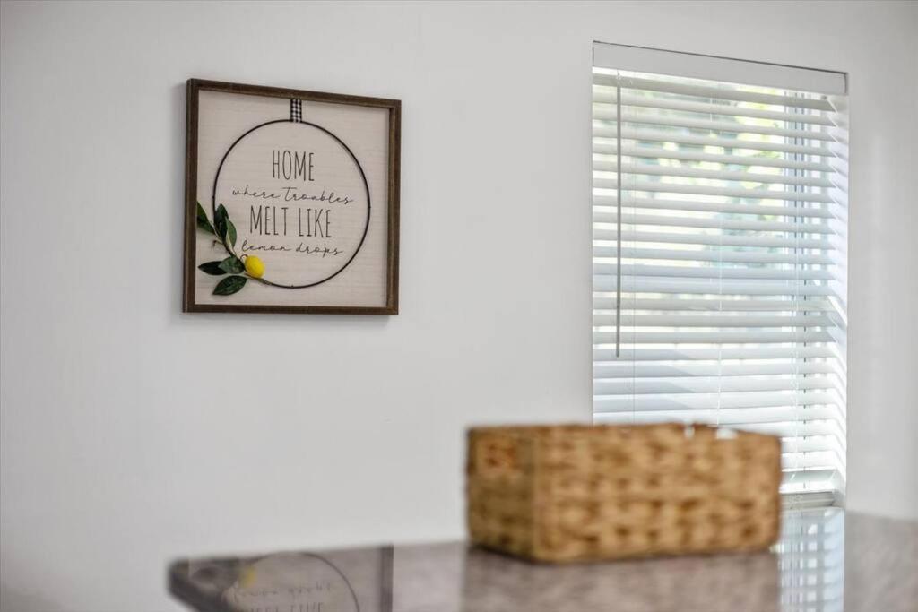 Holiday home New! Modern Comforts W/ 4beds/3br Sleeps 8 Atlanta