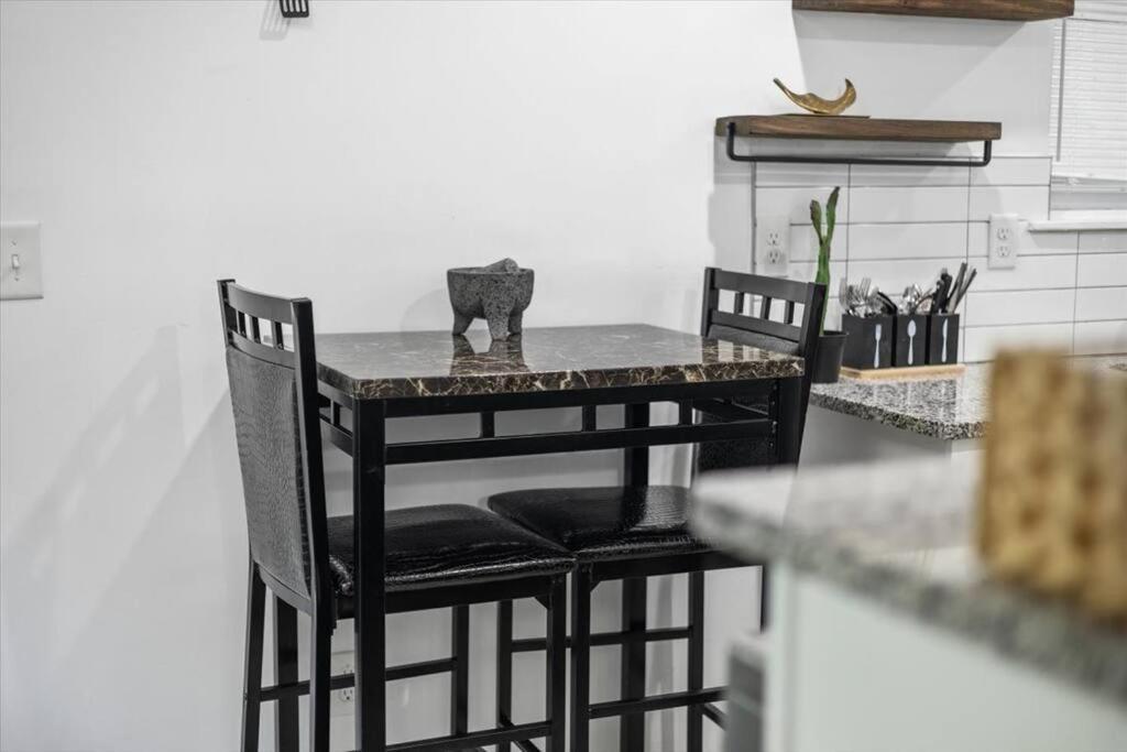 New! Modern Comforts W/ 4beds/3br Sleeps 8 Atlanta