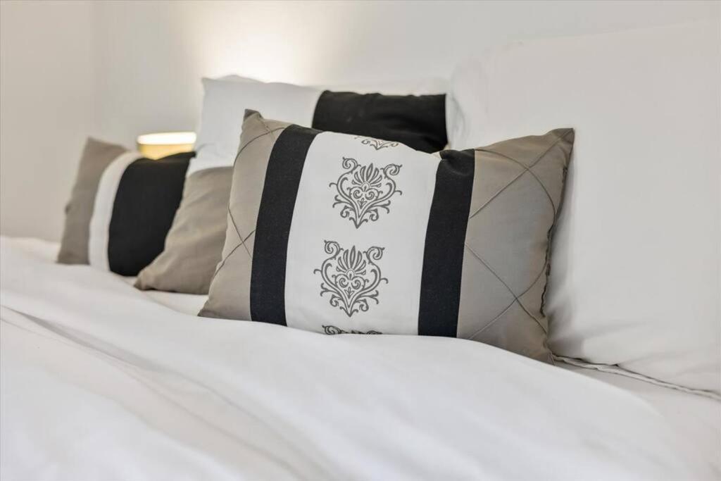 New! Modern Comforts W/ 4beds/3br Sleeps 8 Atlanta