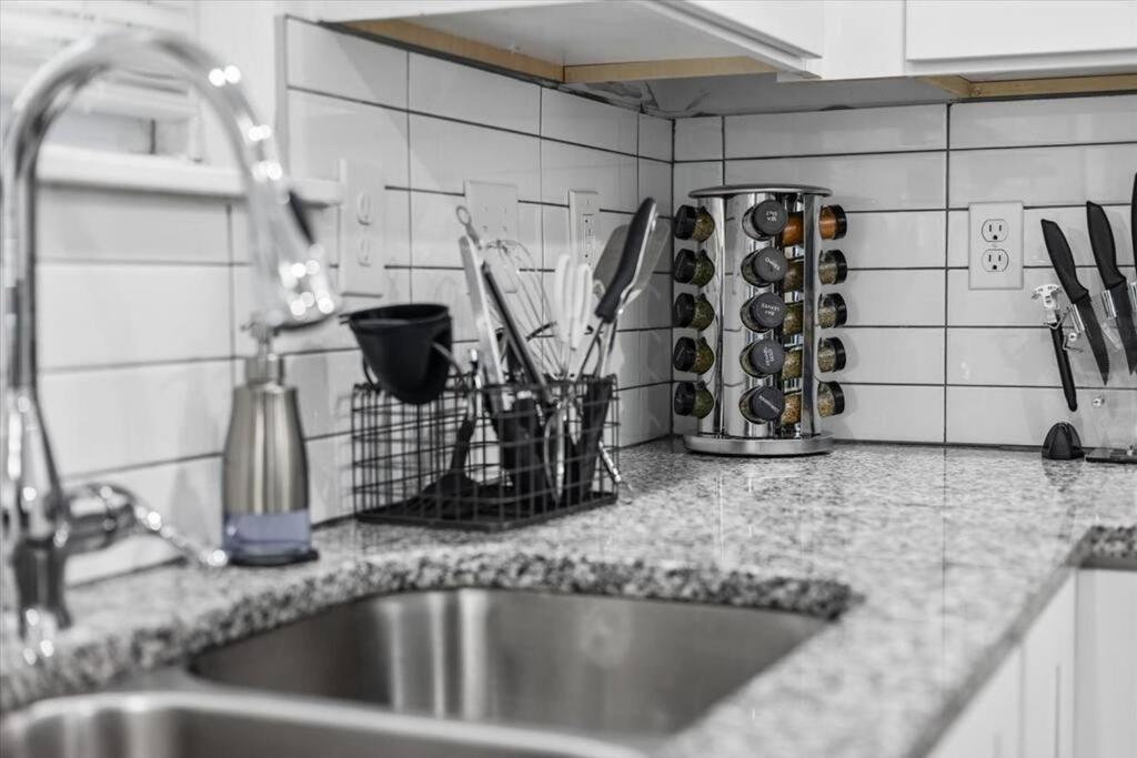 New! Modern Comforts W/ 4beds/3br Sleeps 8 * Atlanta